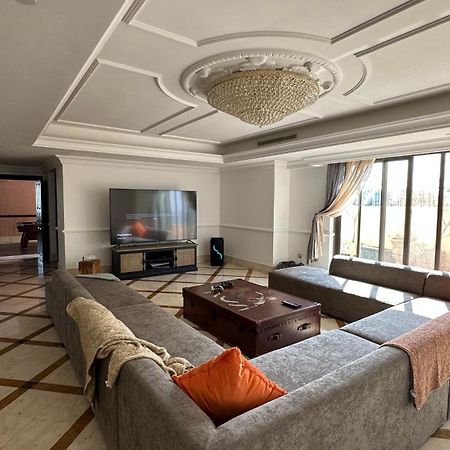 Neyar Beach Vibes Hostel Дубай Екстериор снимка