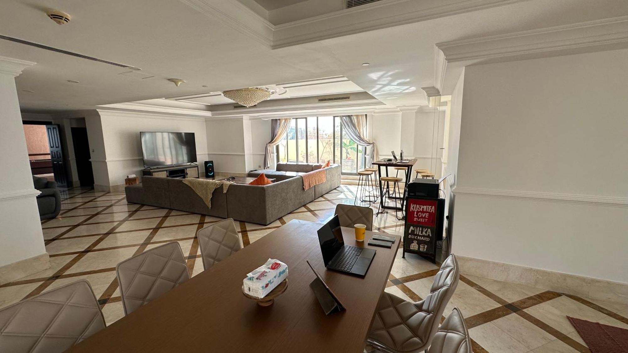 Neyar Beach Vibes Hostel Дубай Екстериор снимка