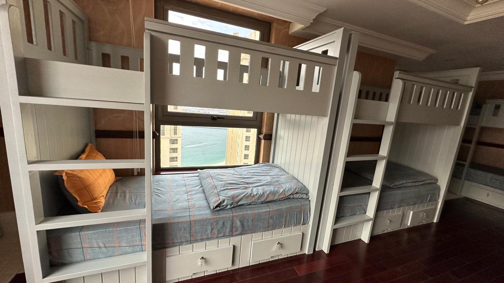 Neyar Beach Vibes Hostel Дубай Екстериор снимка