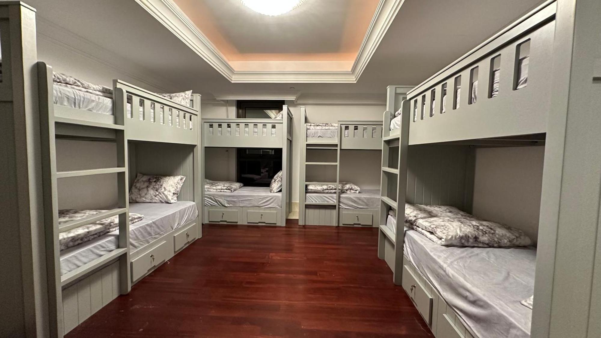 Neyar Beach Vibes Hostel Дубай Екстериор снимка