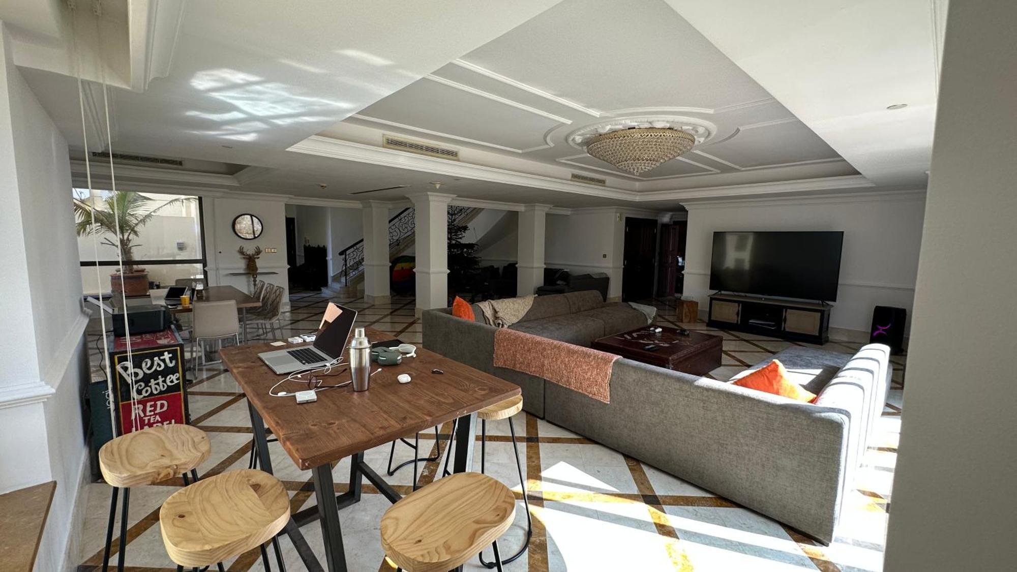 Neyar Beach Vibes Hostel Дубай Екстериор снимка