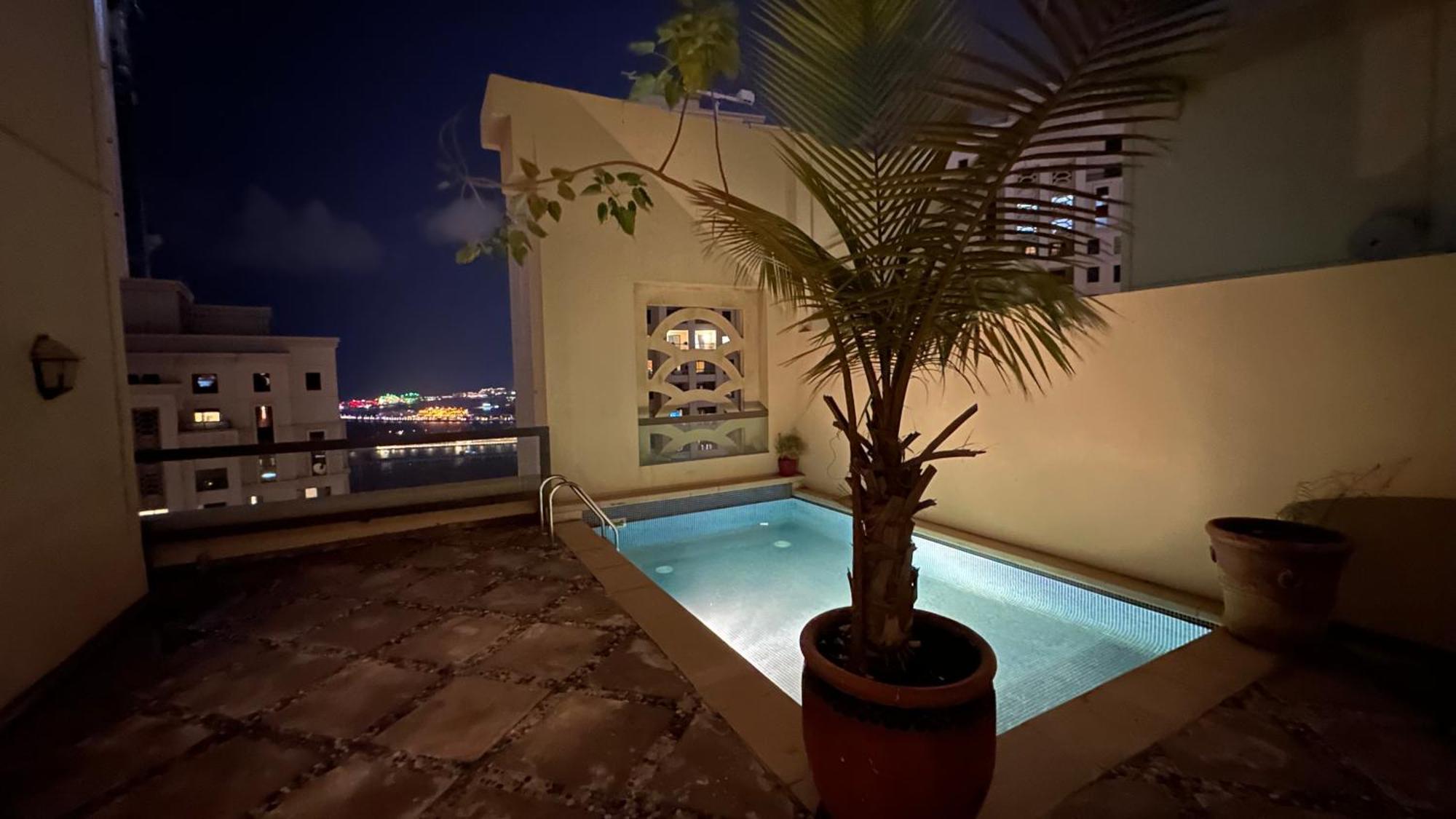 Neyar Beach Vibes Hostel Дубай Екстериор снимка